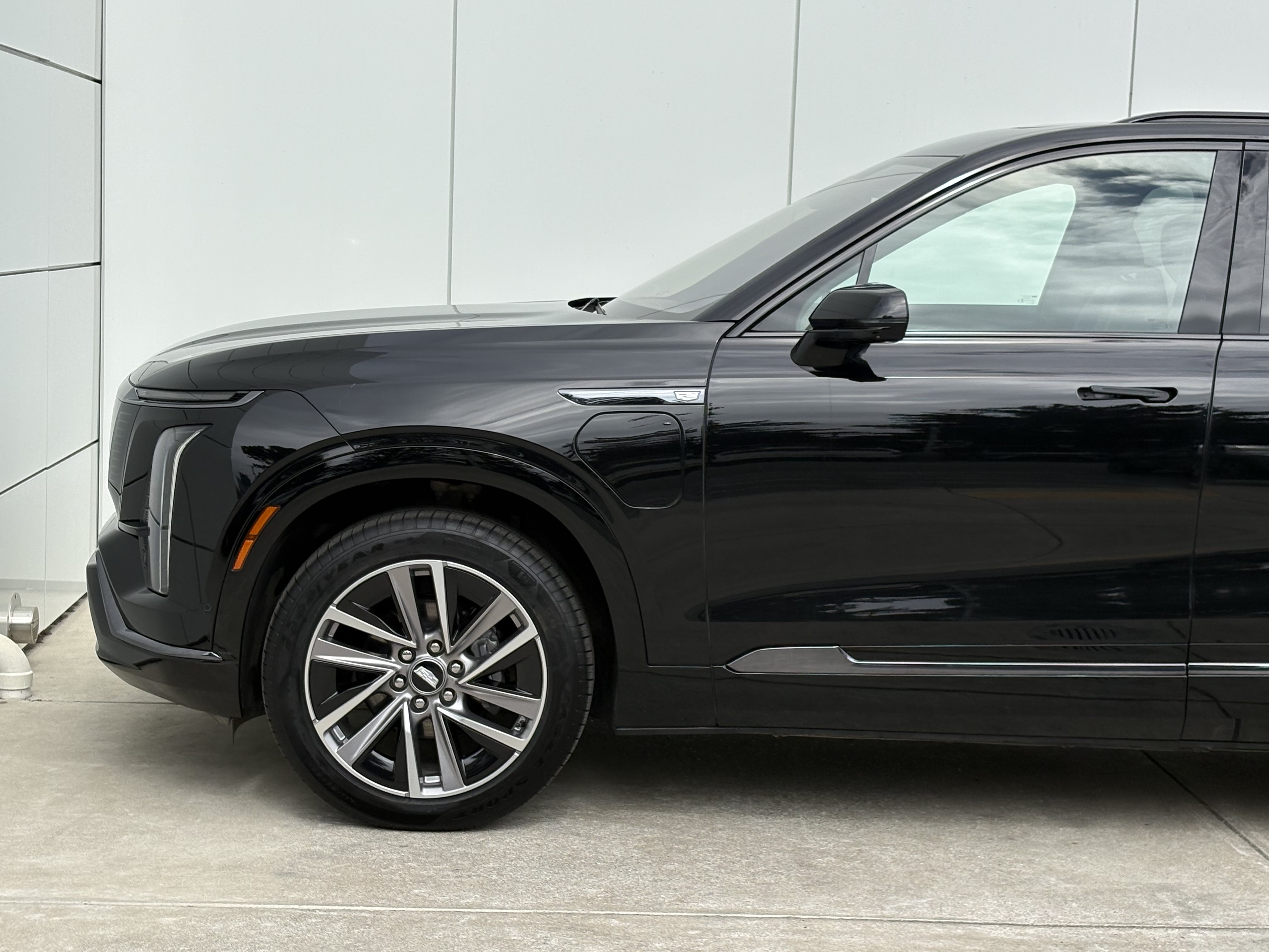 Certified 2026 Cadillac Vistiq Sport w/ LPO, Floor Liner Package AWD/4WD image 5