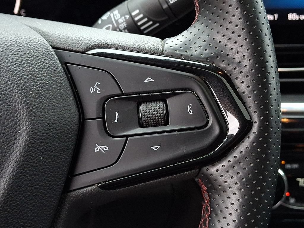 Used 2024 Chevrolet Trax RS w/ Sunroof Package FWD image 28