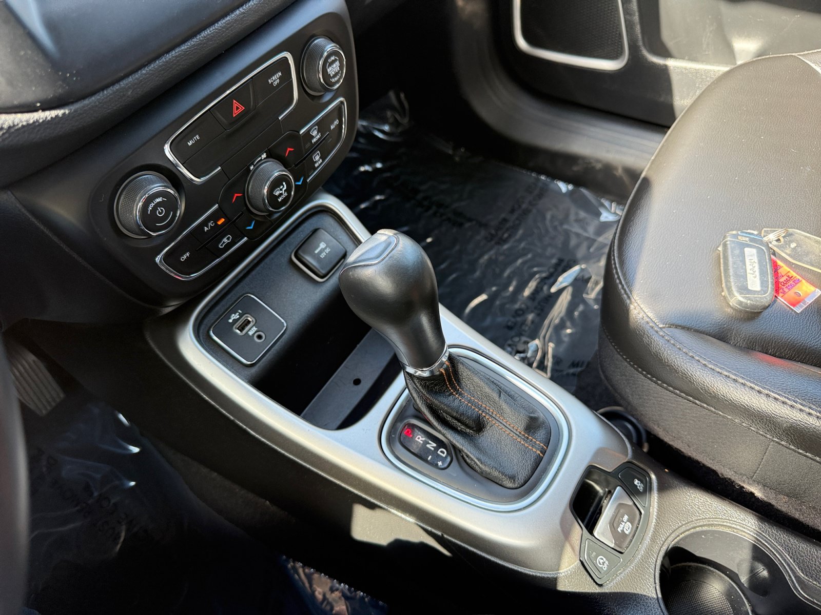 Used 2020 Jeep Compass Latitude FWD image 13