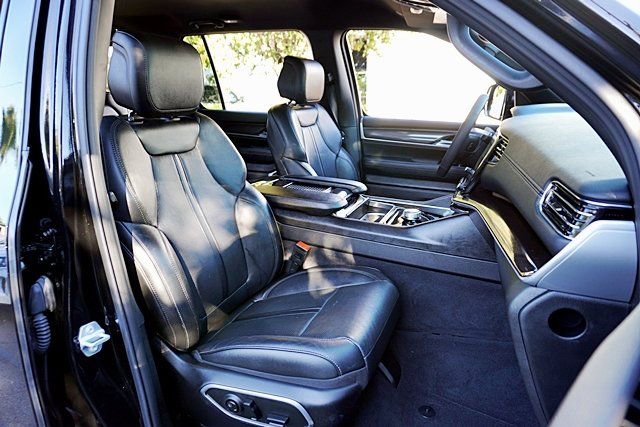 Used 2023 Jeep Wagoneer 2WD image 17