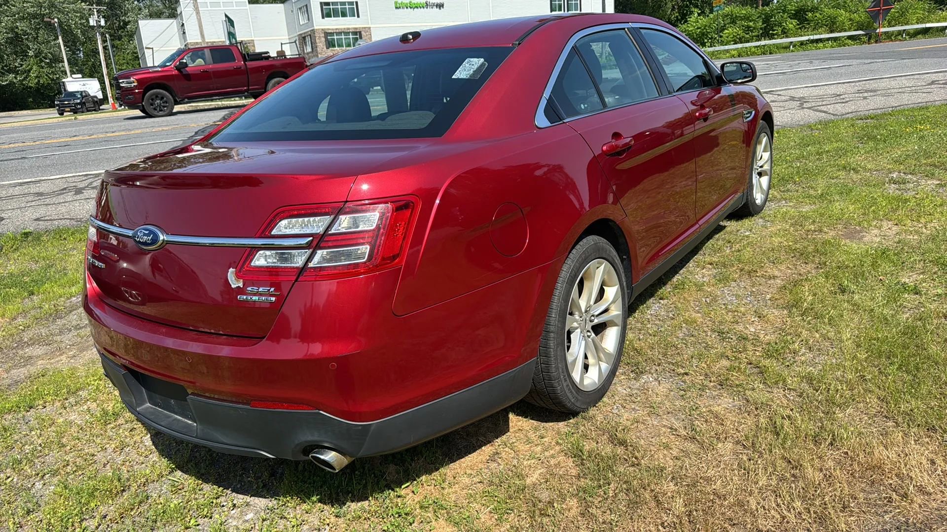 Used 2013 Ford Taurus SEL FWD image 9