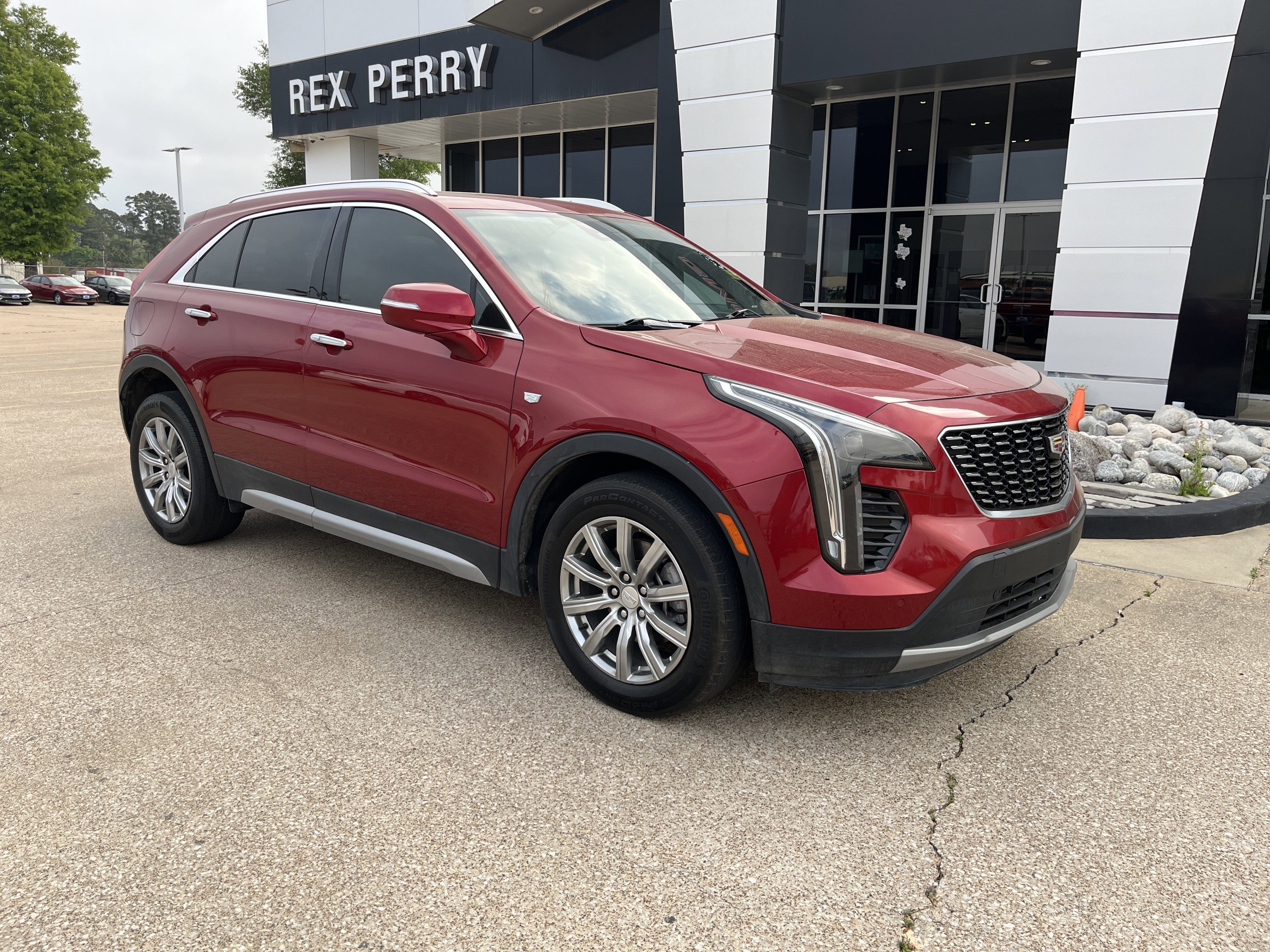 Used 2021 Cadillac XT4 Premium Luxury FWD image 2