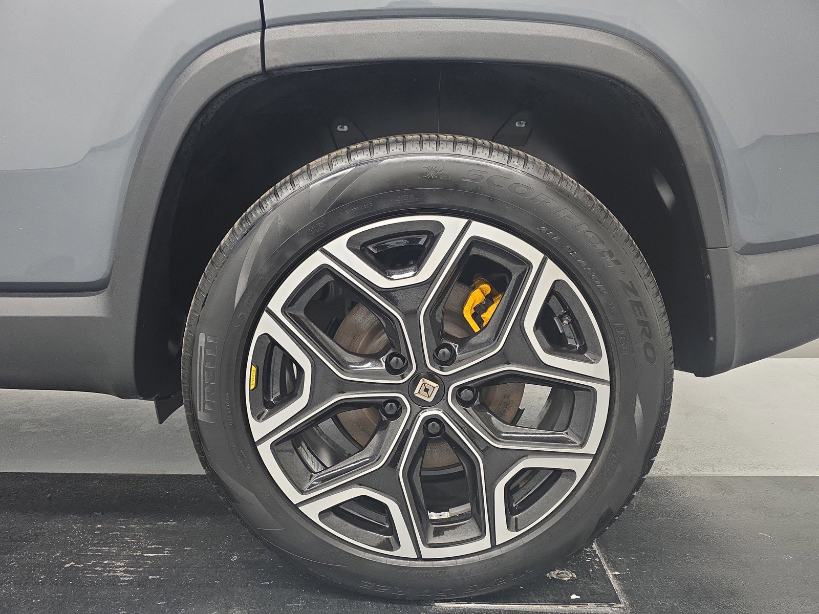 Used 2023 Rivian R1S Adventure AWD/4WD image 10