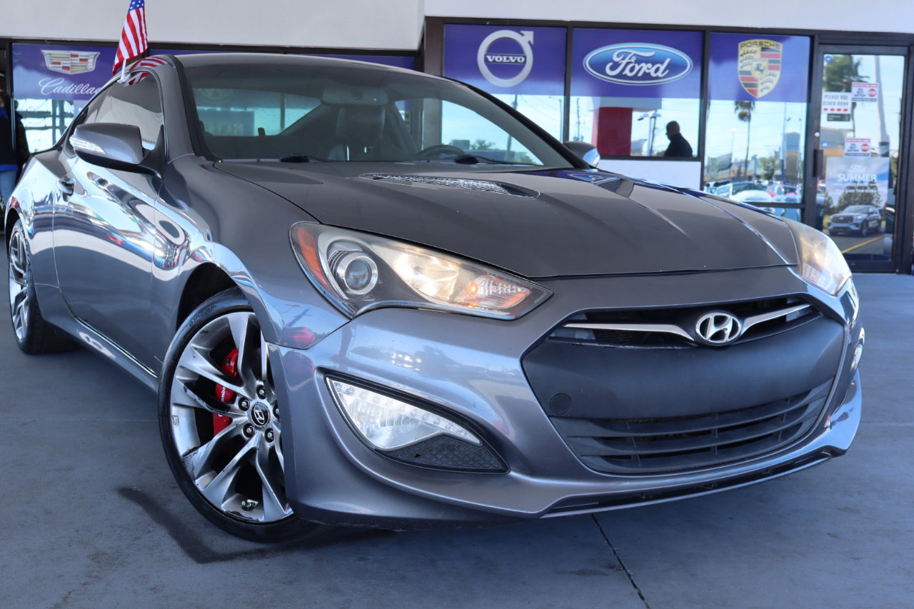 Used 2014 Hyundai Genesis 3.8 image 2
