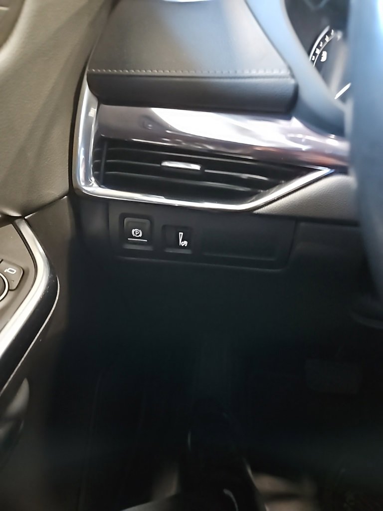 Used 2023 Cadillac XT4 Luxury image 35