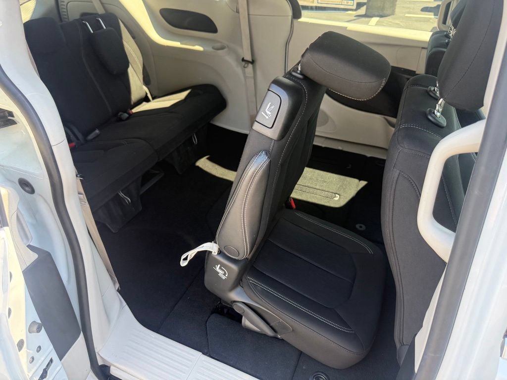 Used 2023 Chrysler Voyager LX FWD image 50