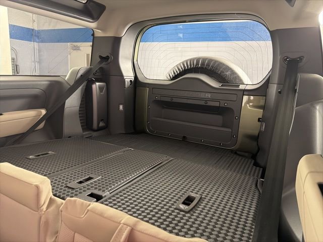 Used 2024 Land Rover Defender 90 S image 13