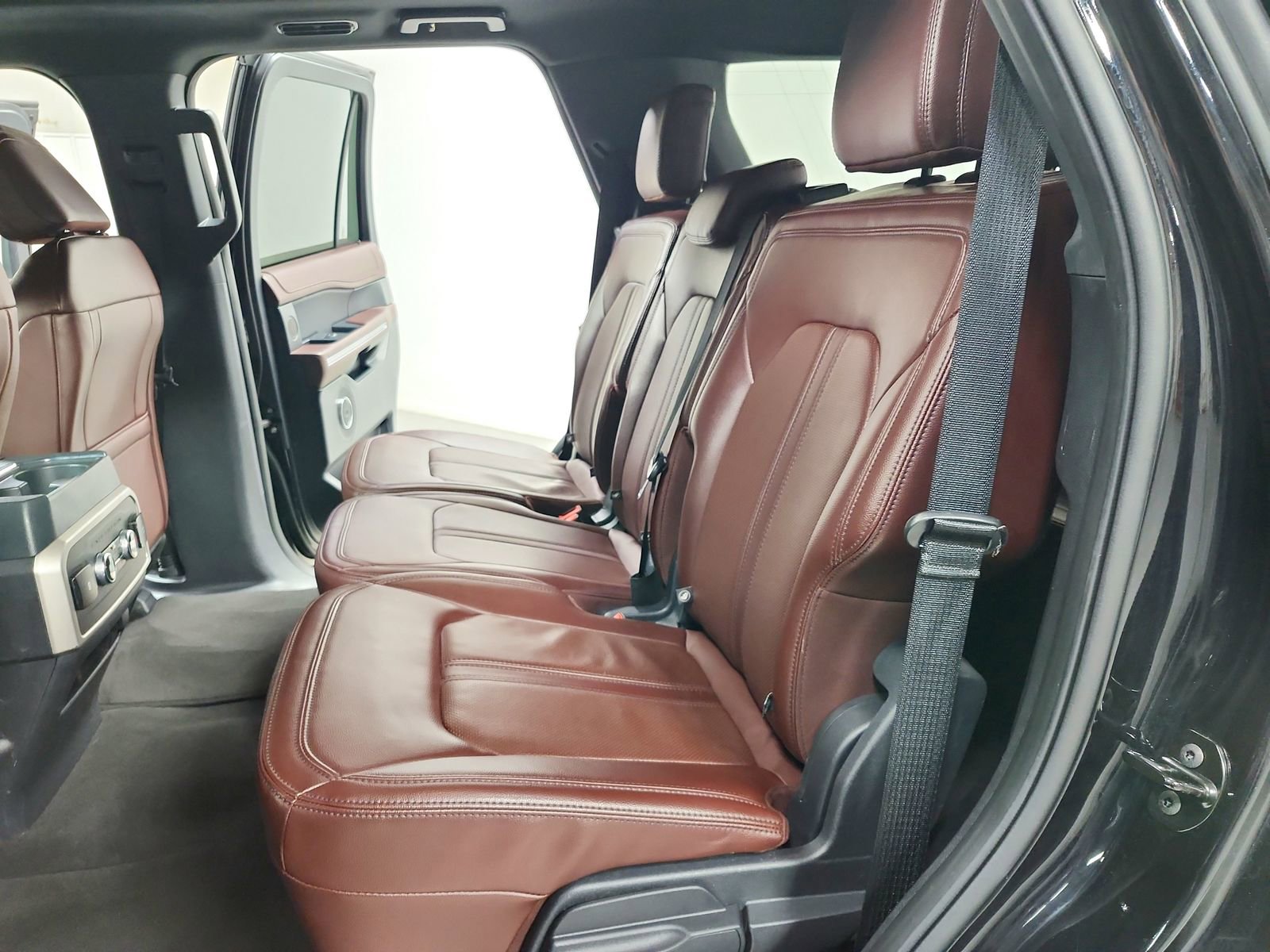 Used 2024 Ford Expedition Limited image 36