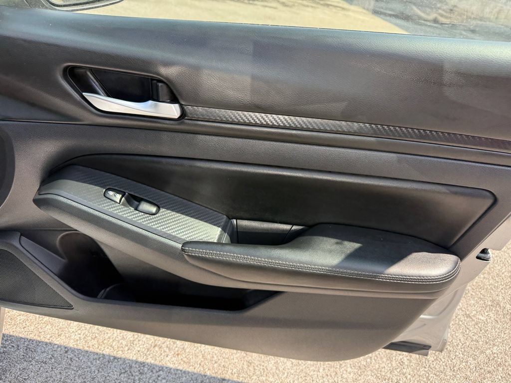 Used 2025 Nissan Altima 2.5 SV FWD image 19