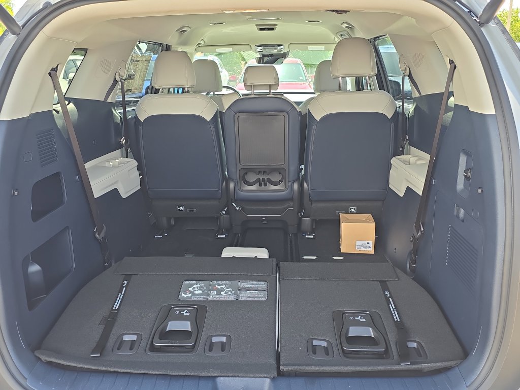 New 2026 Kia Carnival EX FWD image 10