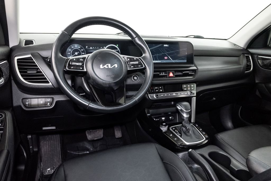 Certified 2025 Kia Seltos EX w/ EX Sunroof Package image 7