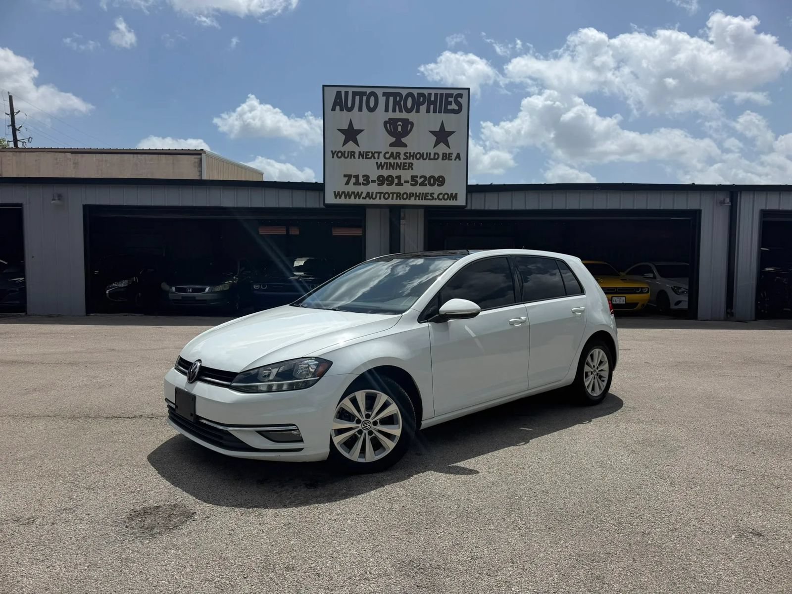 Used 2018 Volkswagen Golf SE FWD image 1