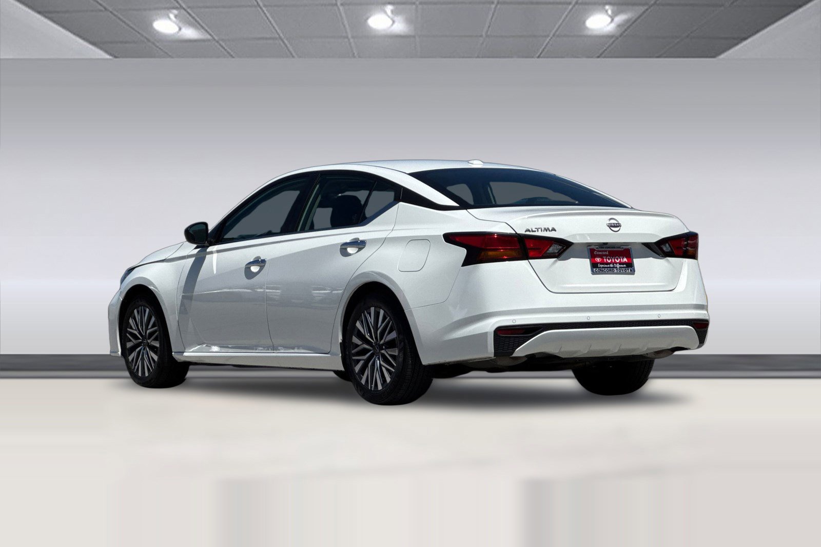Used 2025 Nissan Altima 2.5 SV FWD image 8