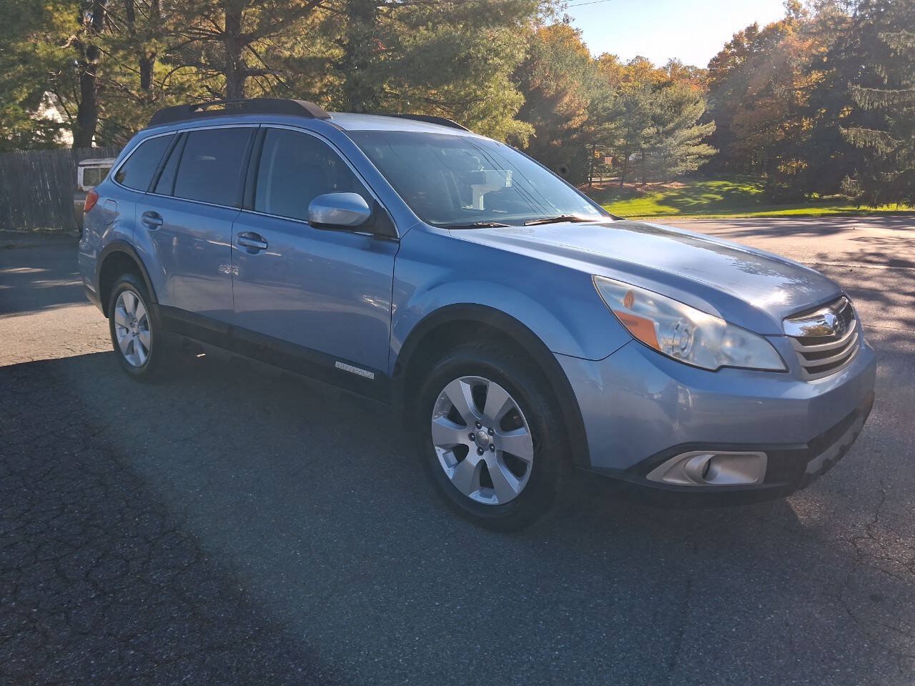 Used 2011 Subaru Outback 2.5i Premium w/ All-Weather Pkg AWD/4WD image 8
