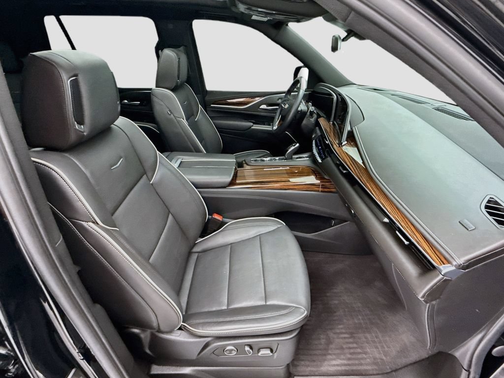 Used 2023 Cadillac Escalade Premium Luxury w/ LPO, Floor Liner Package AWD/4WD image 19