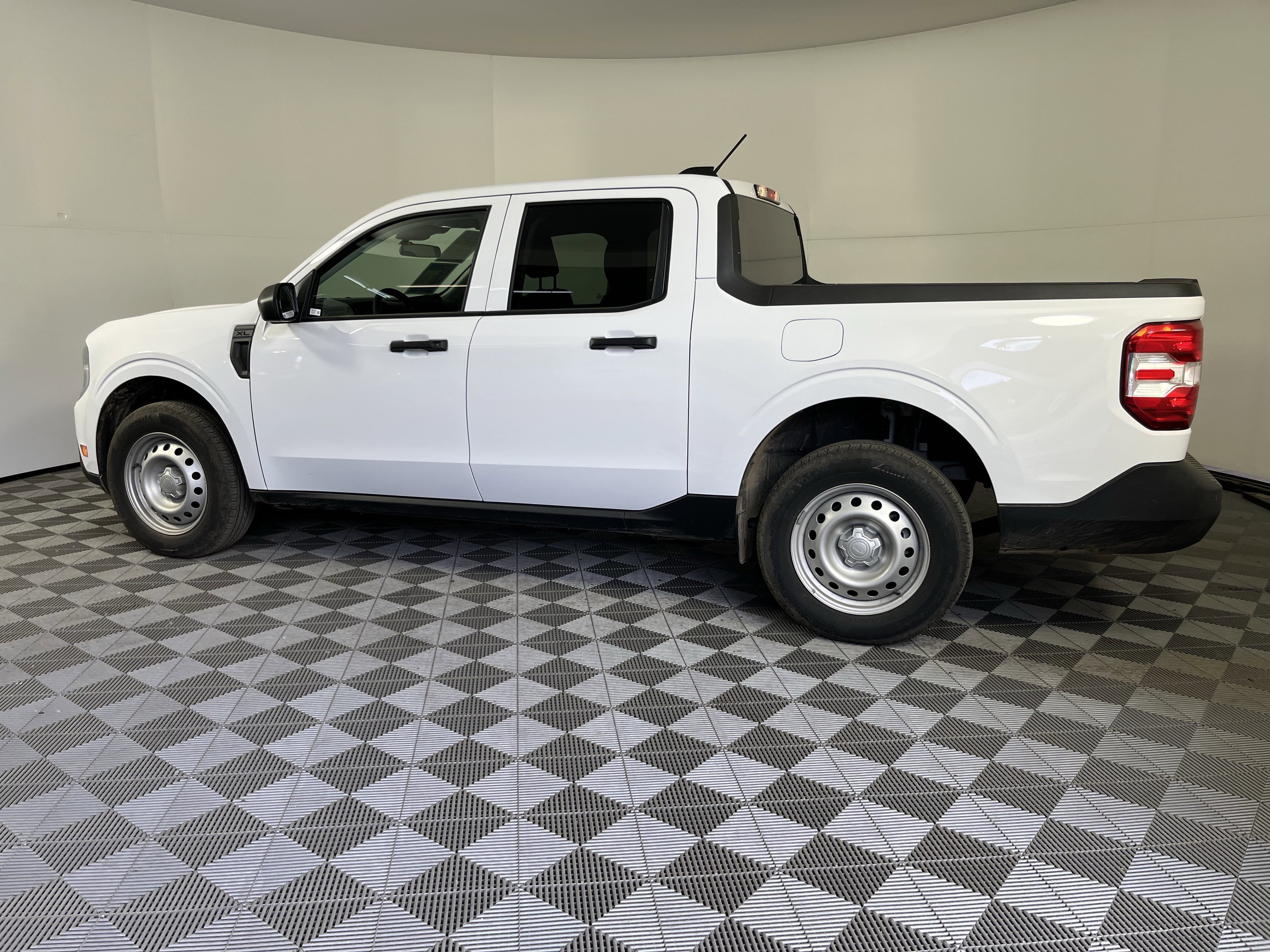 Used 2025 Ford Maverick XL w/ Equipment Group 101A AWD/4WD image 2