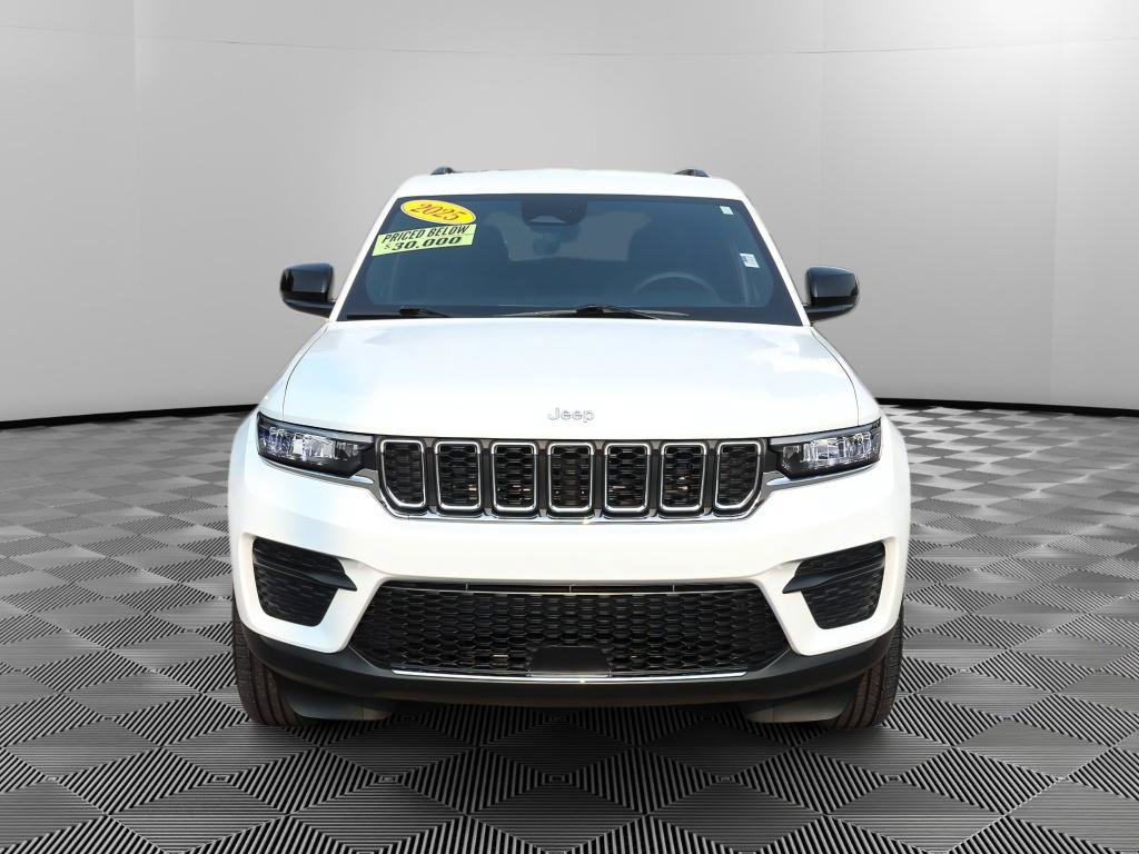 Used 2025 Jeep Grand Cherokee Laredo w/ MOPAR Finishing Package RWD image 10