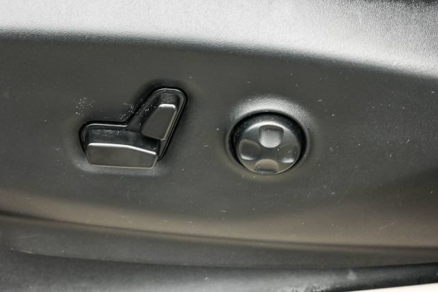 Used 2024 Chrysler Pacifica Touring-L FWD image 23