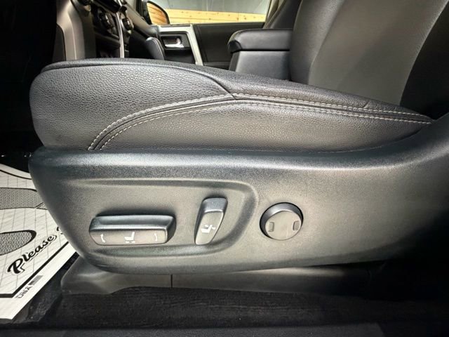 Used 2022 Toyota 4Runner SR5 Premium AWD/4WD image 27