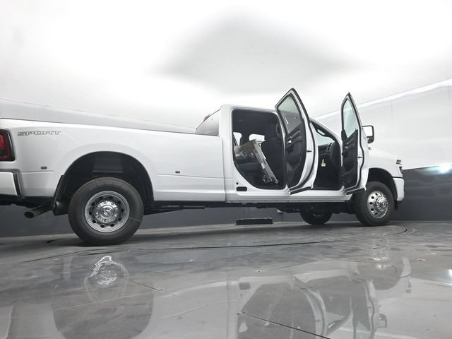 New 2026 RAM 3500 Big Horn AWD/4WD image 70