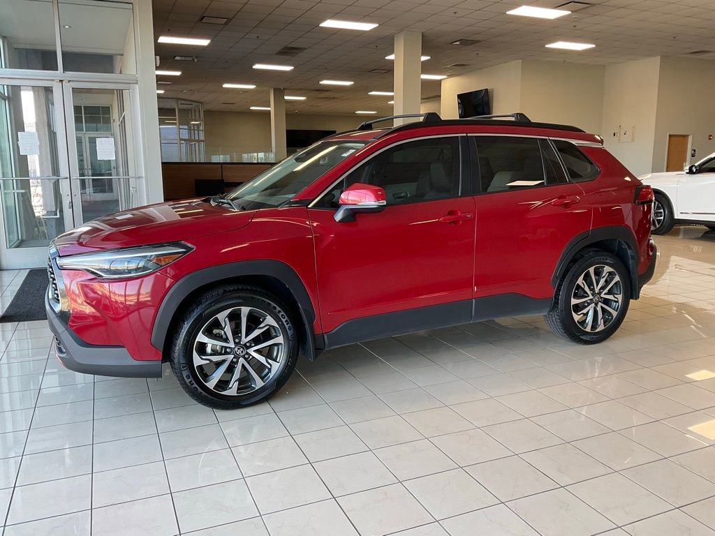 Used 2024 Toyota Corolla Cross XLE image 4
