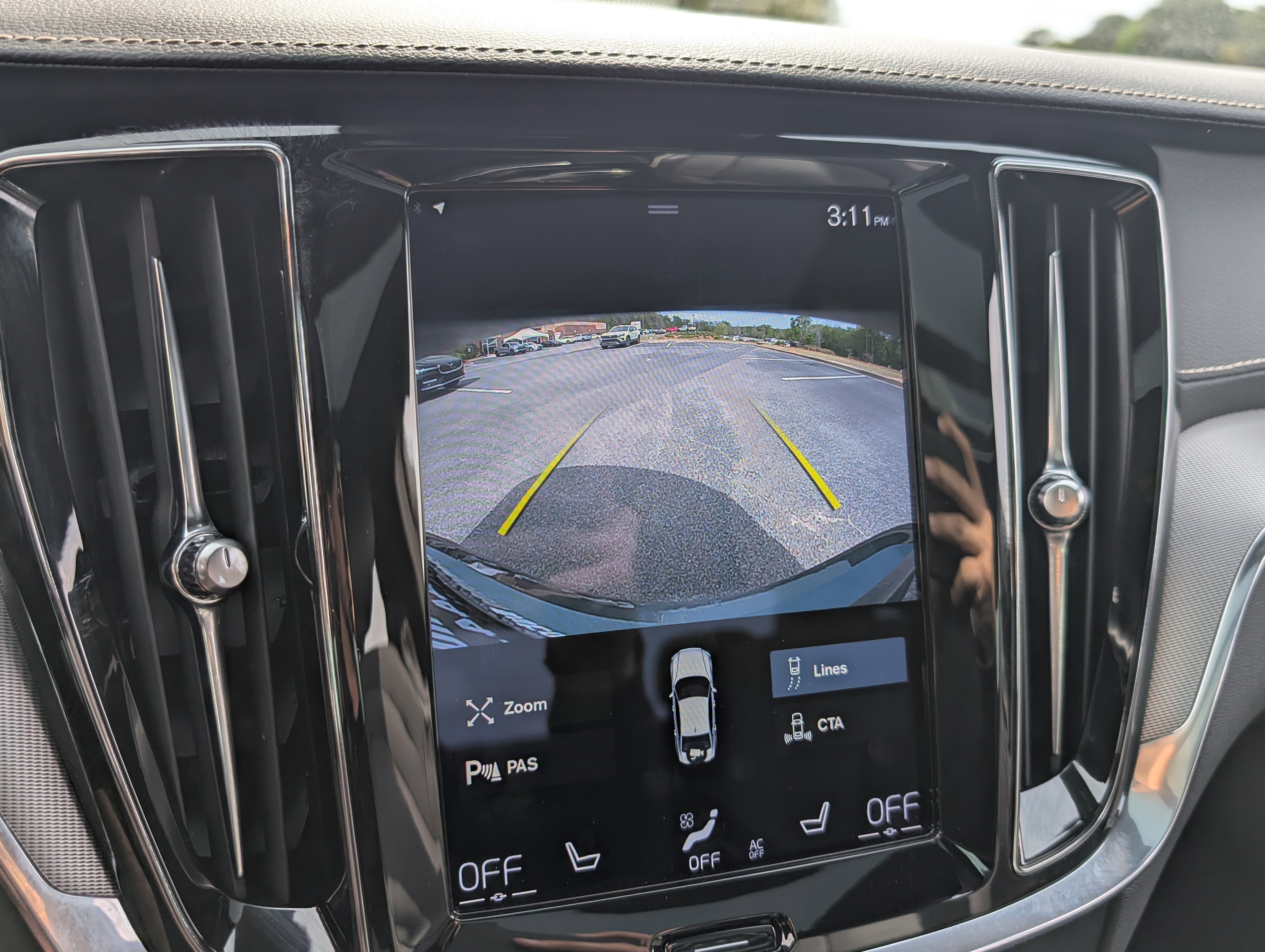 Used 2022 Volvo S60 T8 R-Design image 28