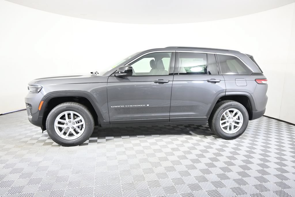 New 2026 Jeep Grand Cherokee Laredo w/ Trailer Tow Package AWD/4WD image 2