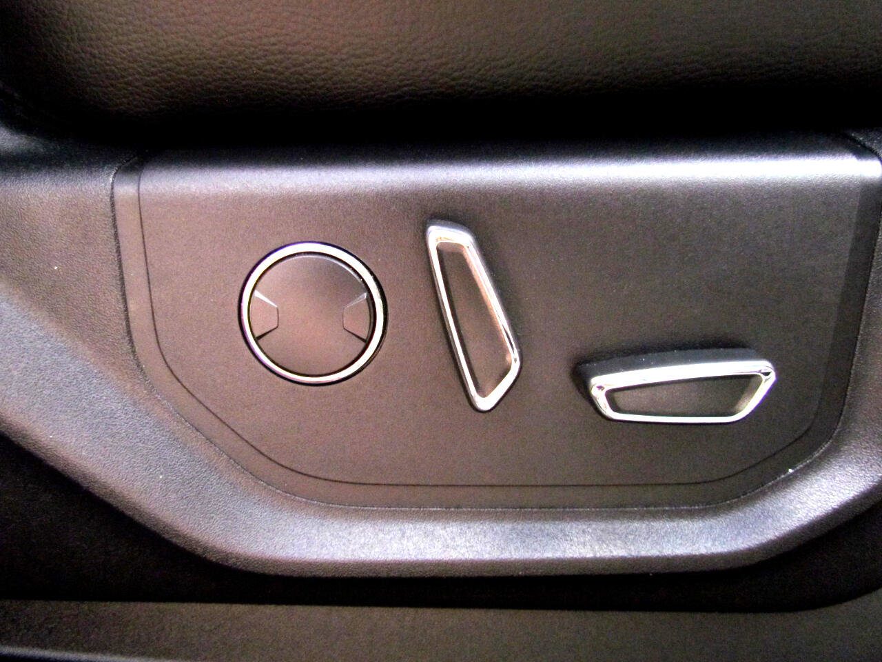 Used 2018 Ford F150 Lariat w/ Trailer Tow Package image 21