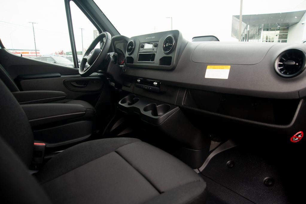 Used 2025 Mercedes-Benz Sprinter 2500 image 32