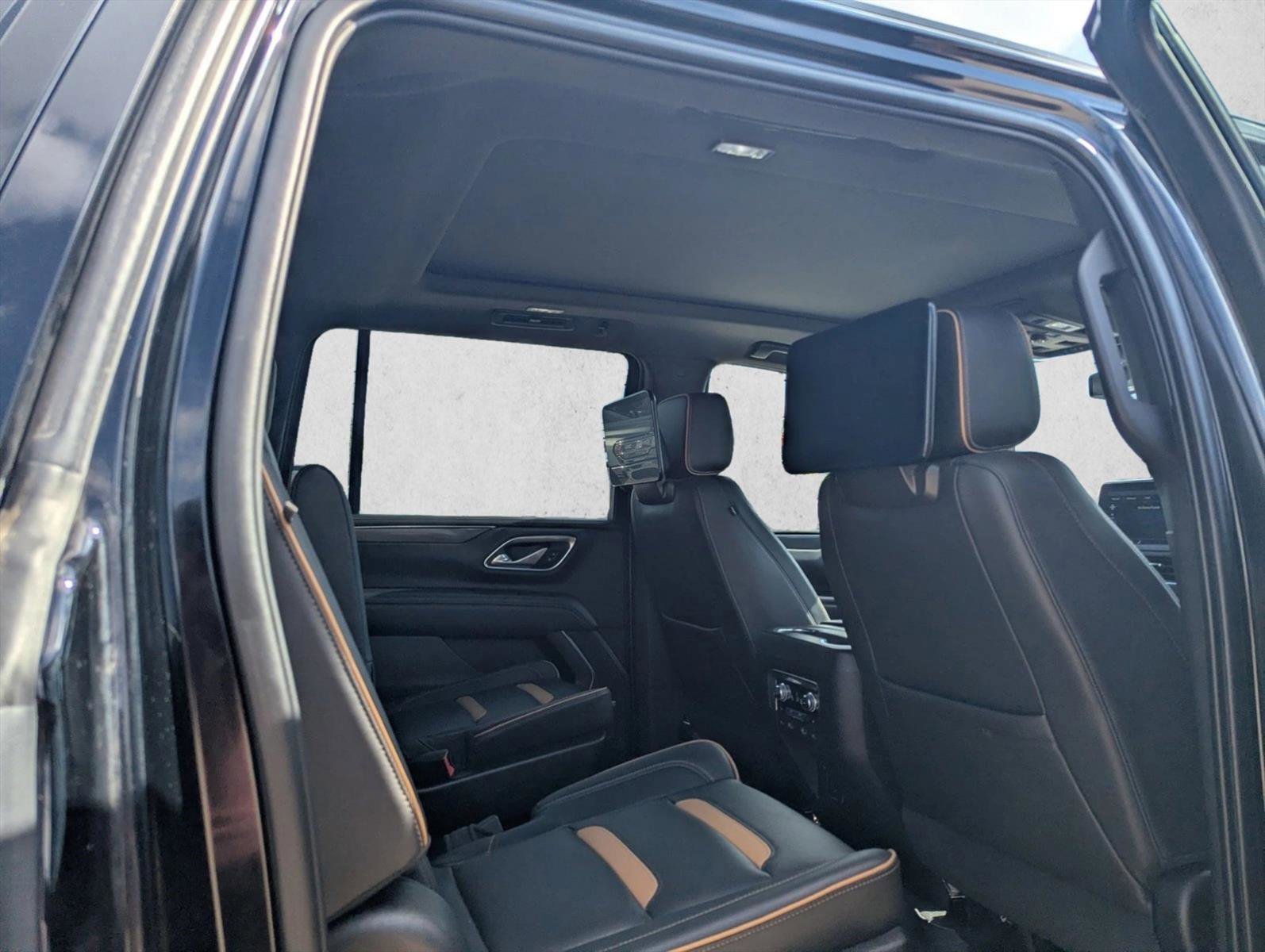 Used 2021 GMC Yukon XL AT4 w/ AT4 Premium Plus Package AWD/4WD image 14