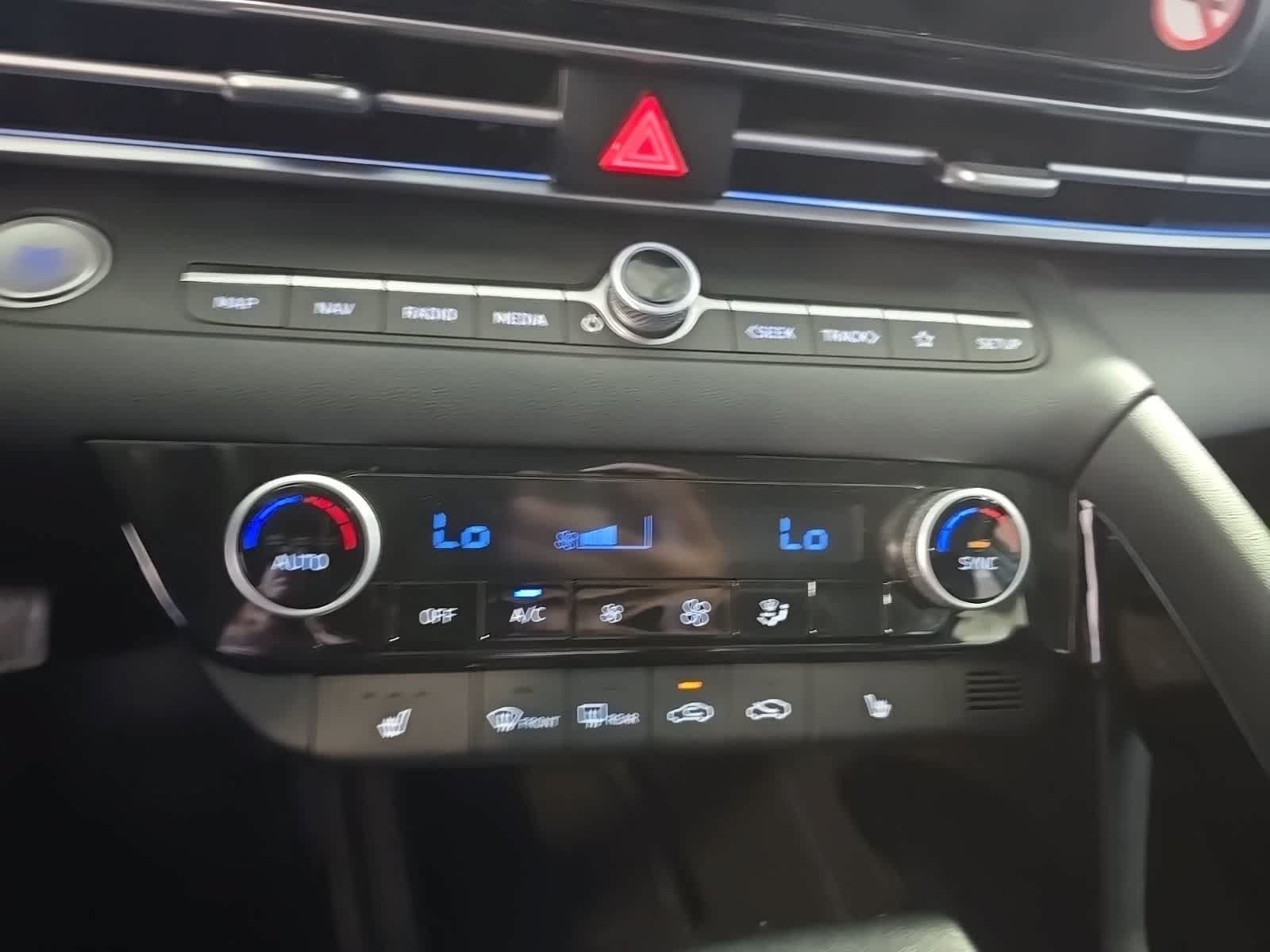 Used 2025 Hyundai Elantra Limited FWD image 28