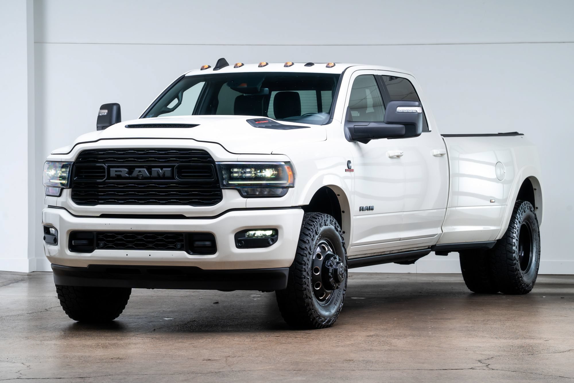 Used 2024 RAM 3500 Limited w/ Night Edition AWD/4WD image 3