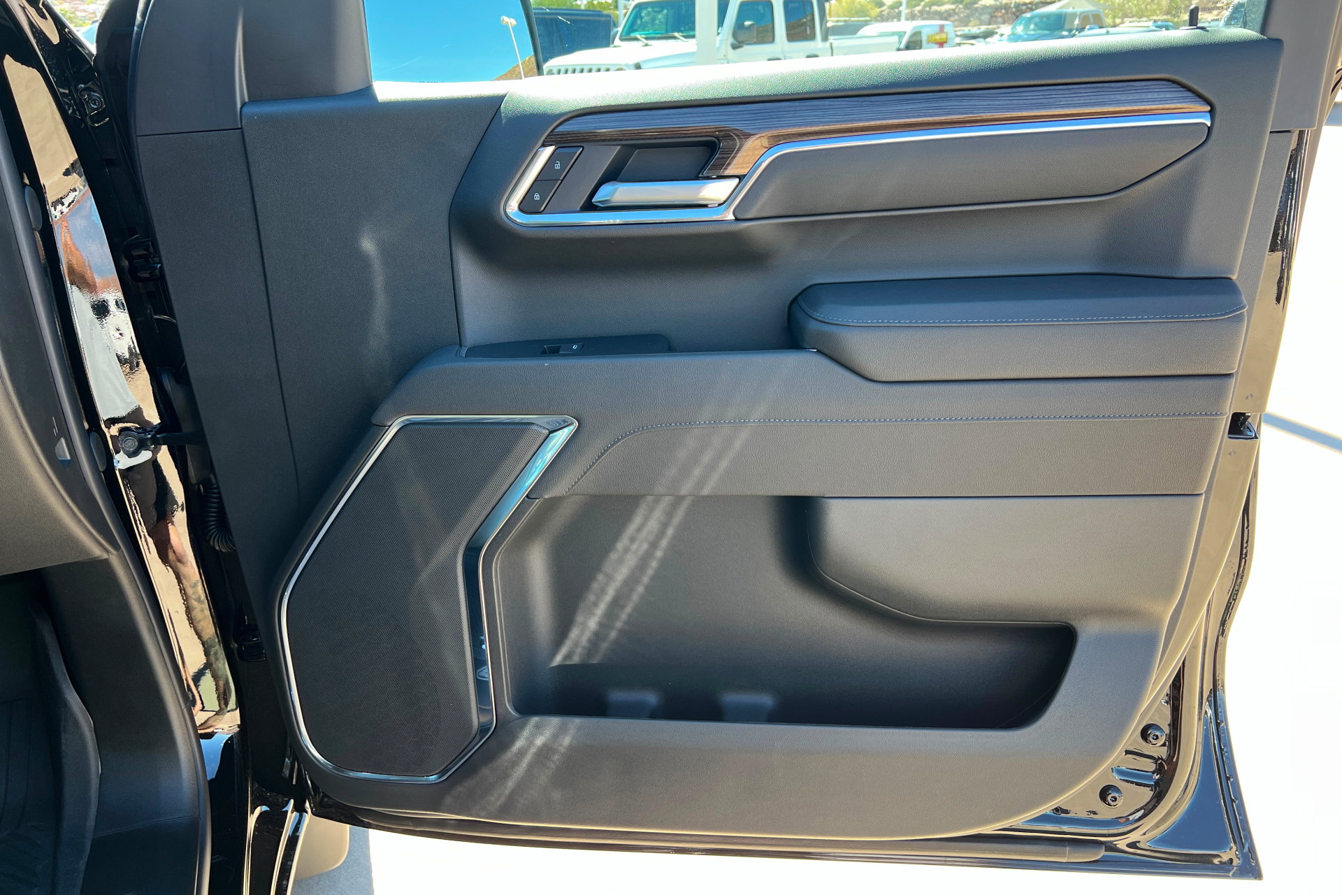 New 2026 Chevrolet Silverado 1500 LT w/ Z71 Off-Road Package AWD/4WD image 23