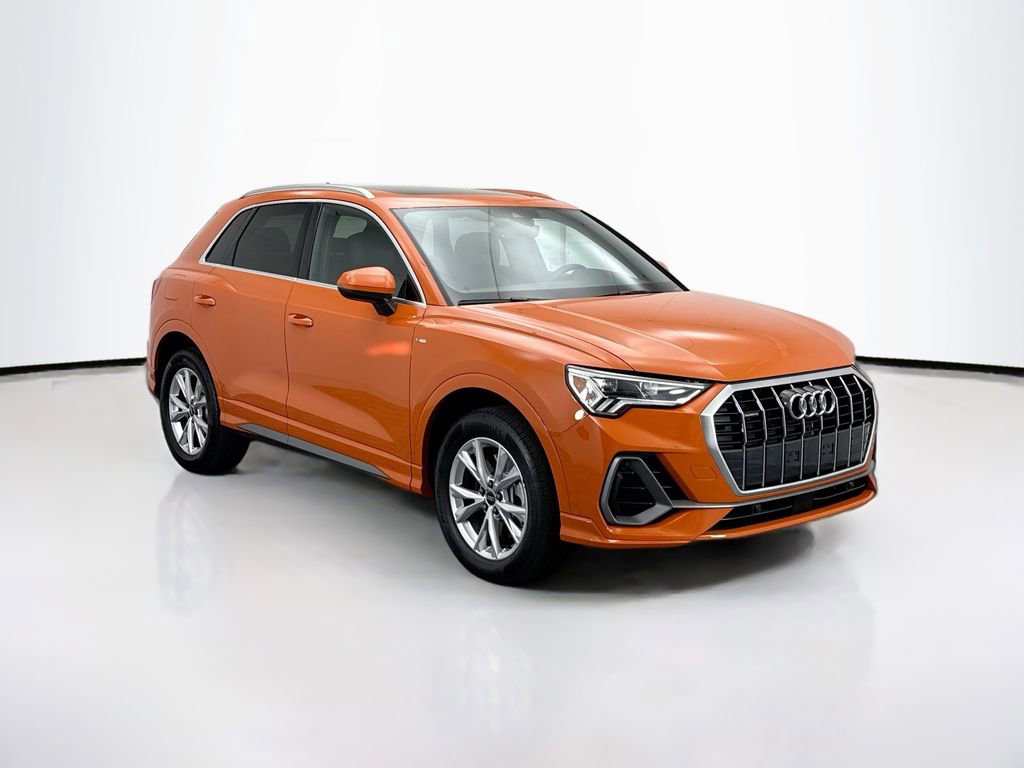 Certified 2025 Audi Q3 2.0T Premium w/ Convenience Package image 3
