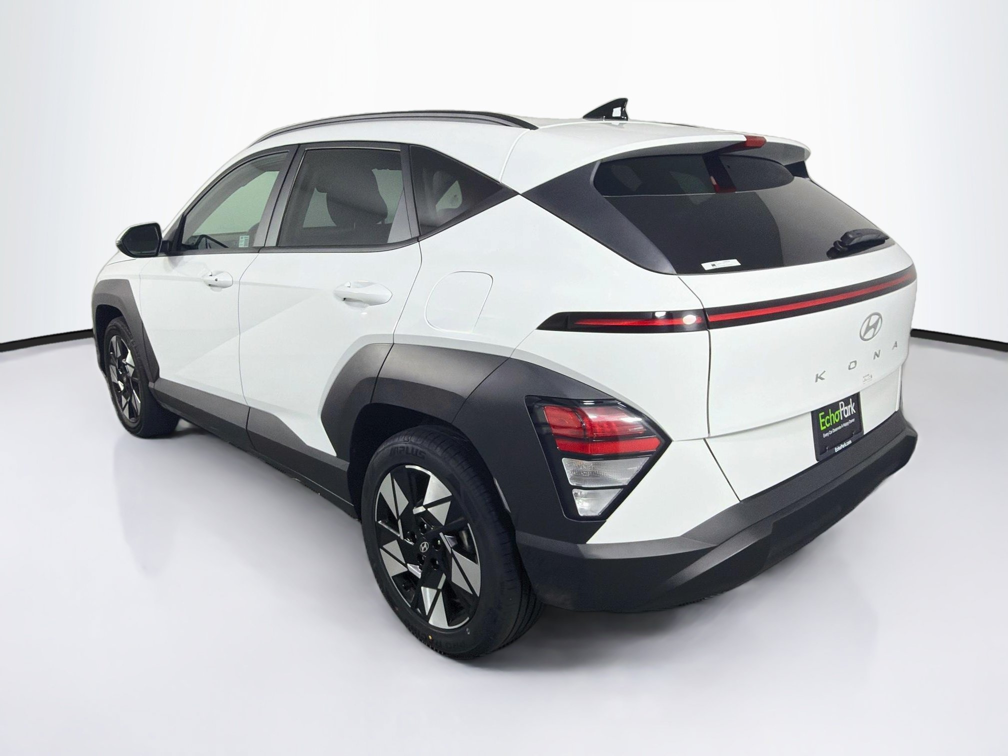 Used 2025 Hyundai Kona SEL FWD image 5
