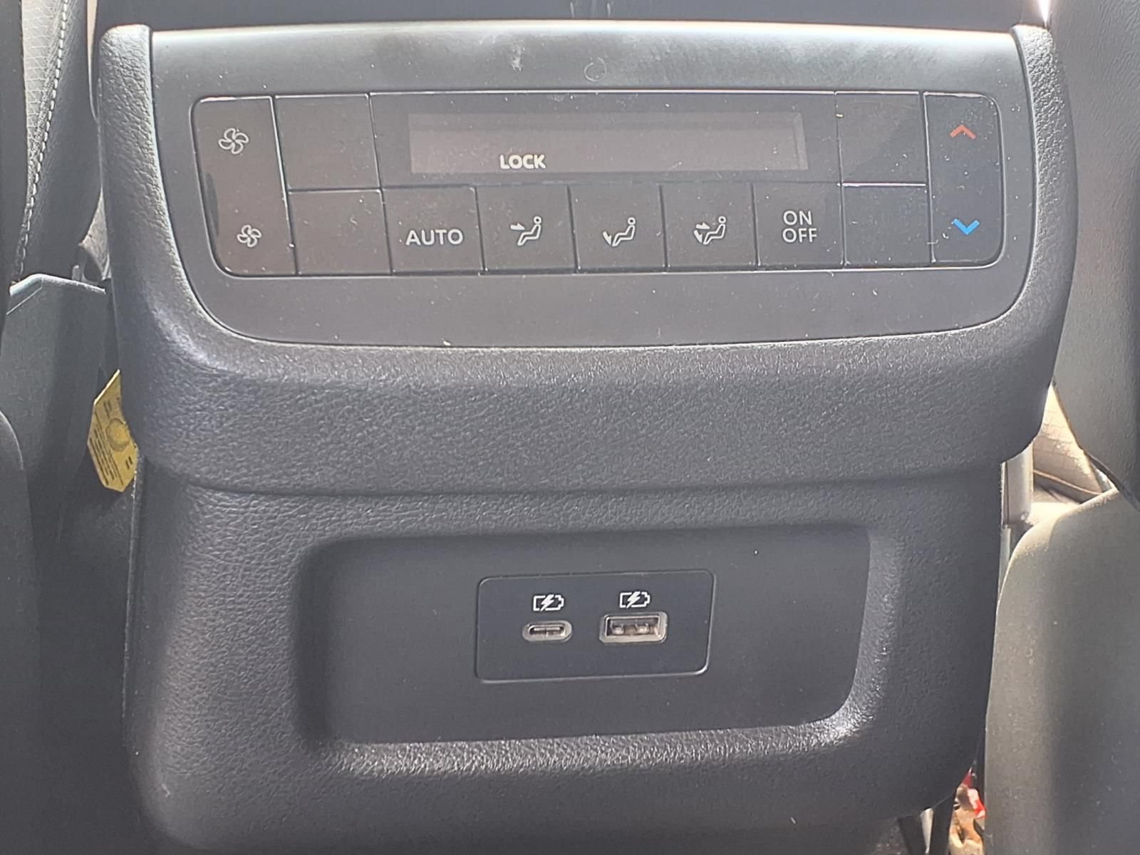 Used 2023 Nissan Pathfinder SL FWD image 12