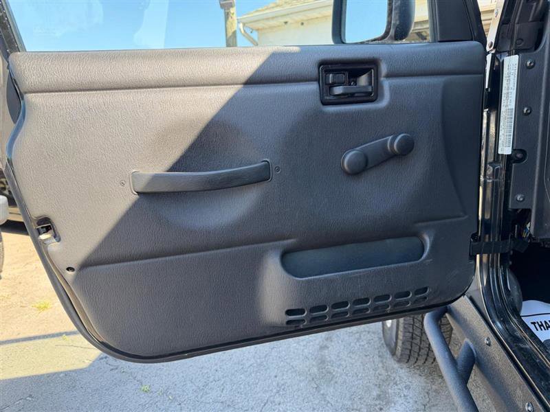 Used 2006 Jeep Wrangler X AWD/4WD image 18