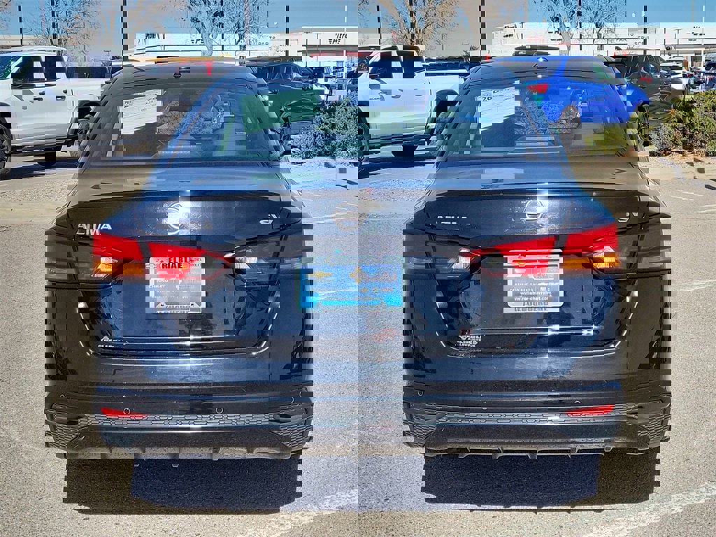 Used 2024 Nissan Altima 2.5 SV image 10