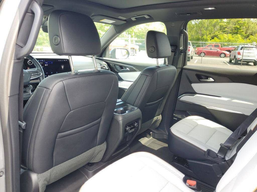 Used 2025 Chevrolet Traverse High Country w/ LPO, Floor Liner Package AWD/4WD image 34
