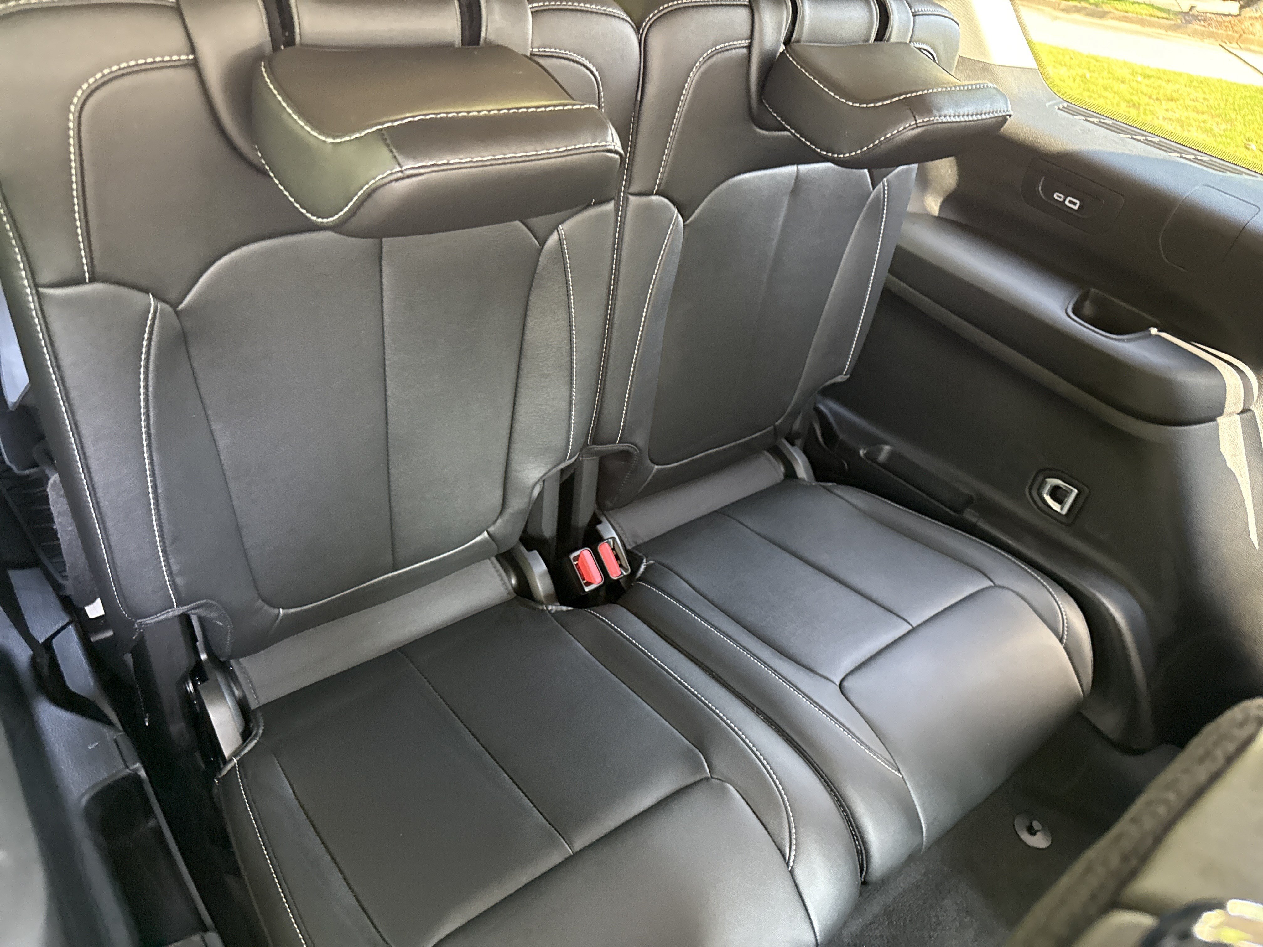 Used 2023 Jeep Grand Cherokee L Limited AWD/4WD image 17