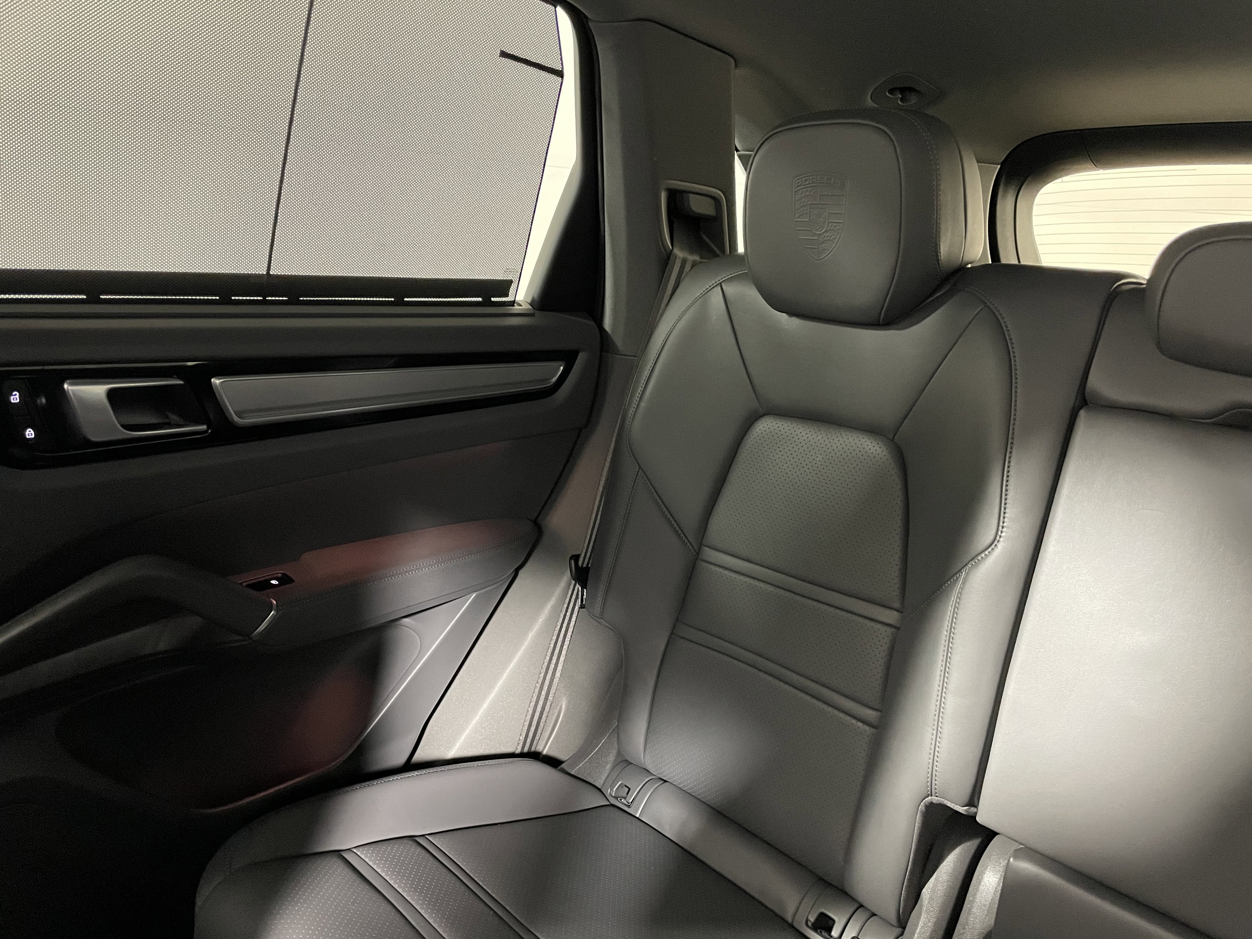 Certified 2023 Porsche Cayenne Platinum Edition image 15