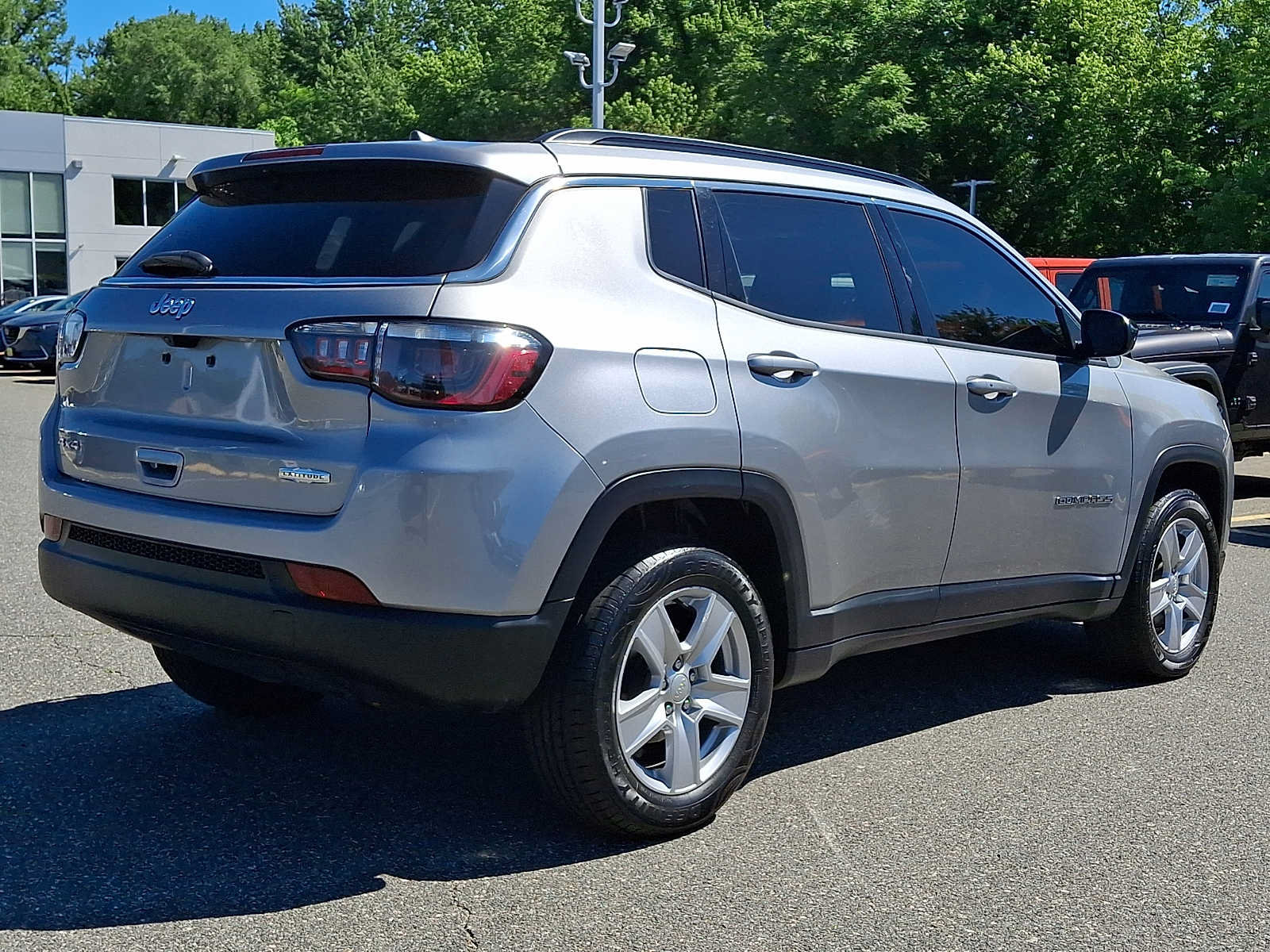 Used 2022 Jeep Compass Latitude AWD/4WD image 6