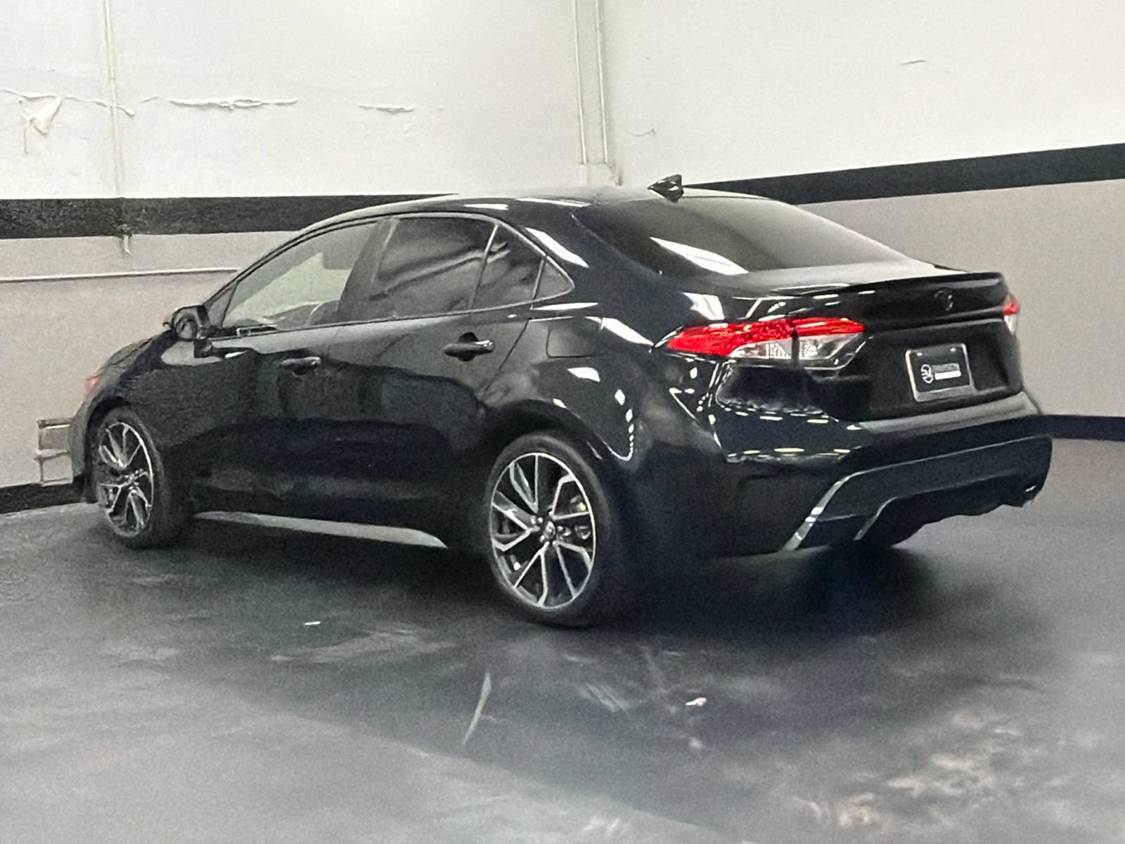 Used 2021 Toyota Corolla SE w/ SE Premium Package FWD image 8