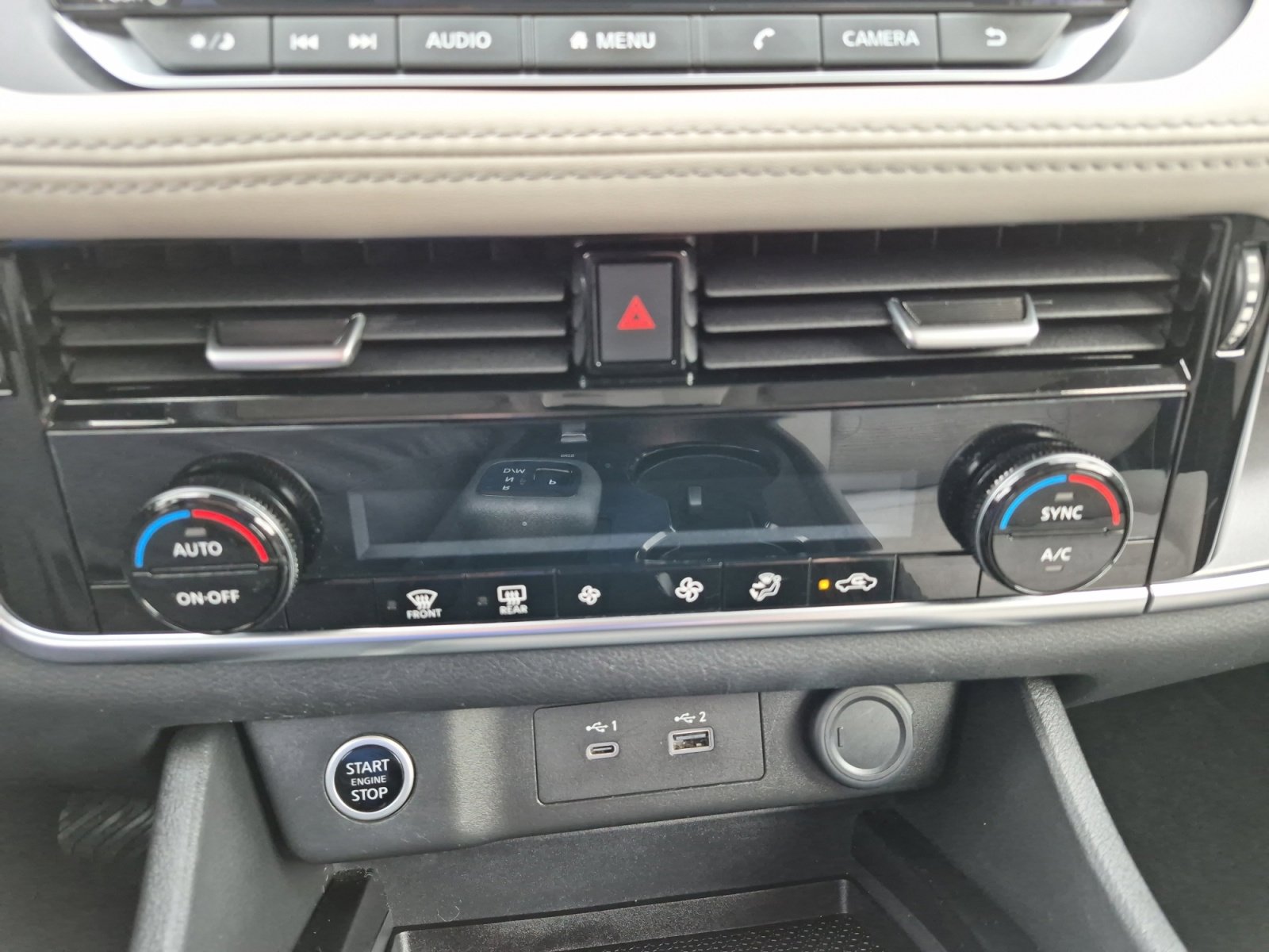 Used 2023 Nissan Rogue SV image 17