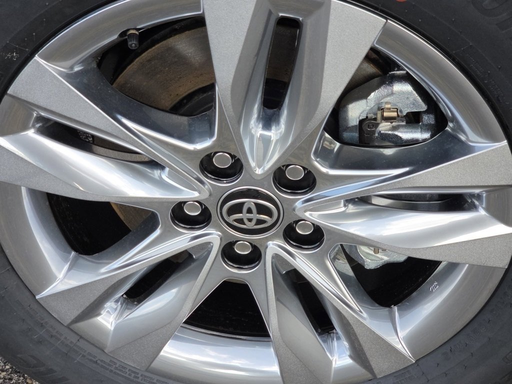 New 2026 Toyota Sienna XLE image 18