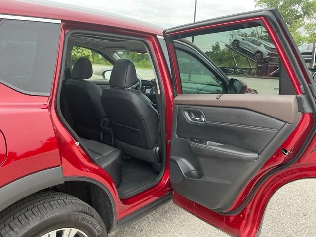 Used 2023 Nissan Rogue SV w/ SV Premium B Package AWD/4WD image 17