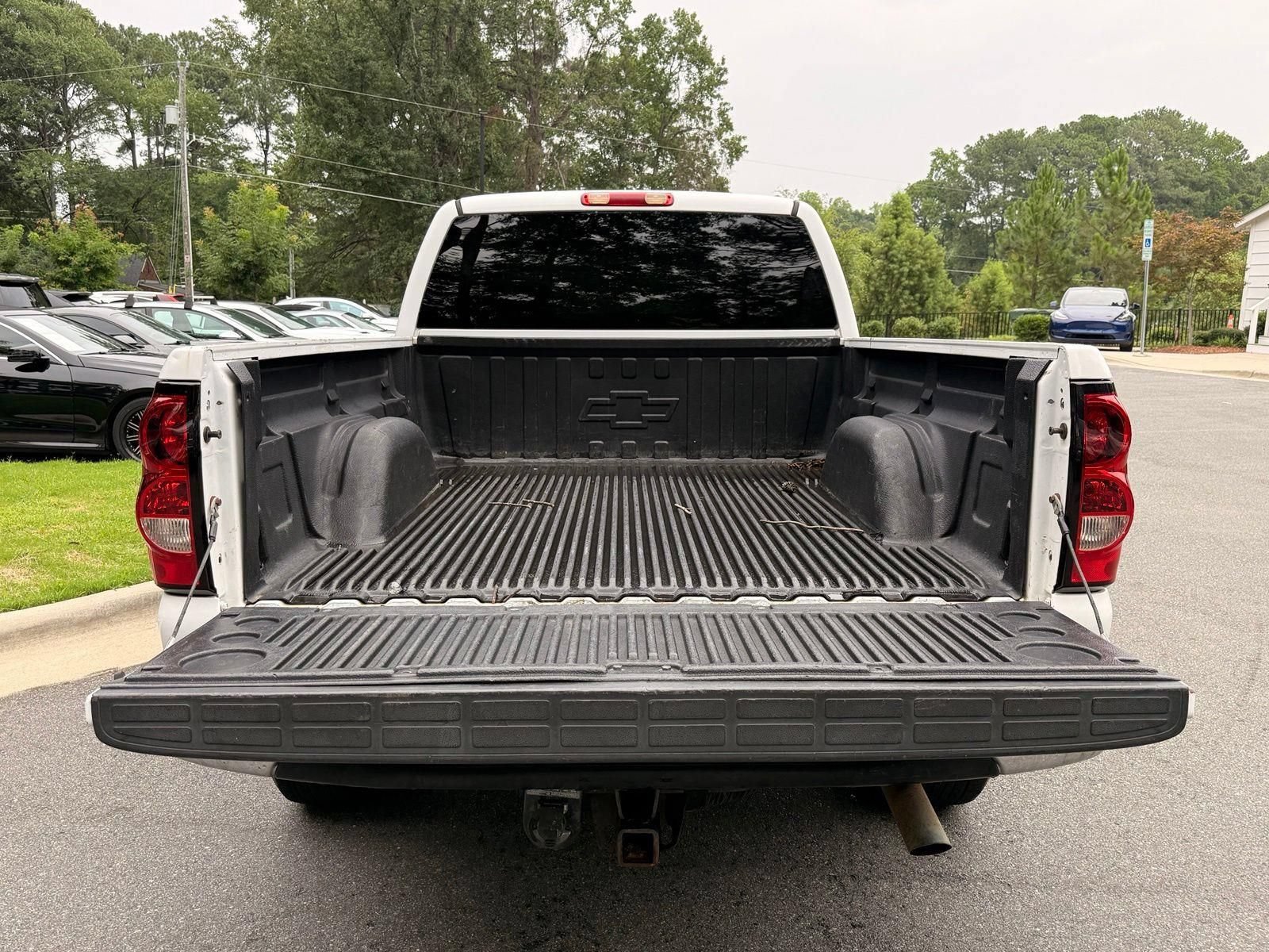 Used 2005 Chevrolet Silverado 1500 LS w/ Light Duty Power Package AWD/4WD image 10