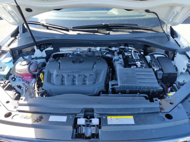 Used 2023 Volkswagen Tiguan SE w/ Panoramic Sunroof Package FWD image 24
