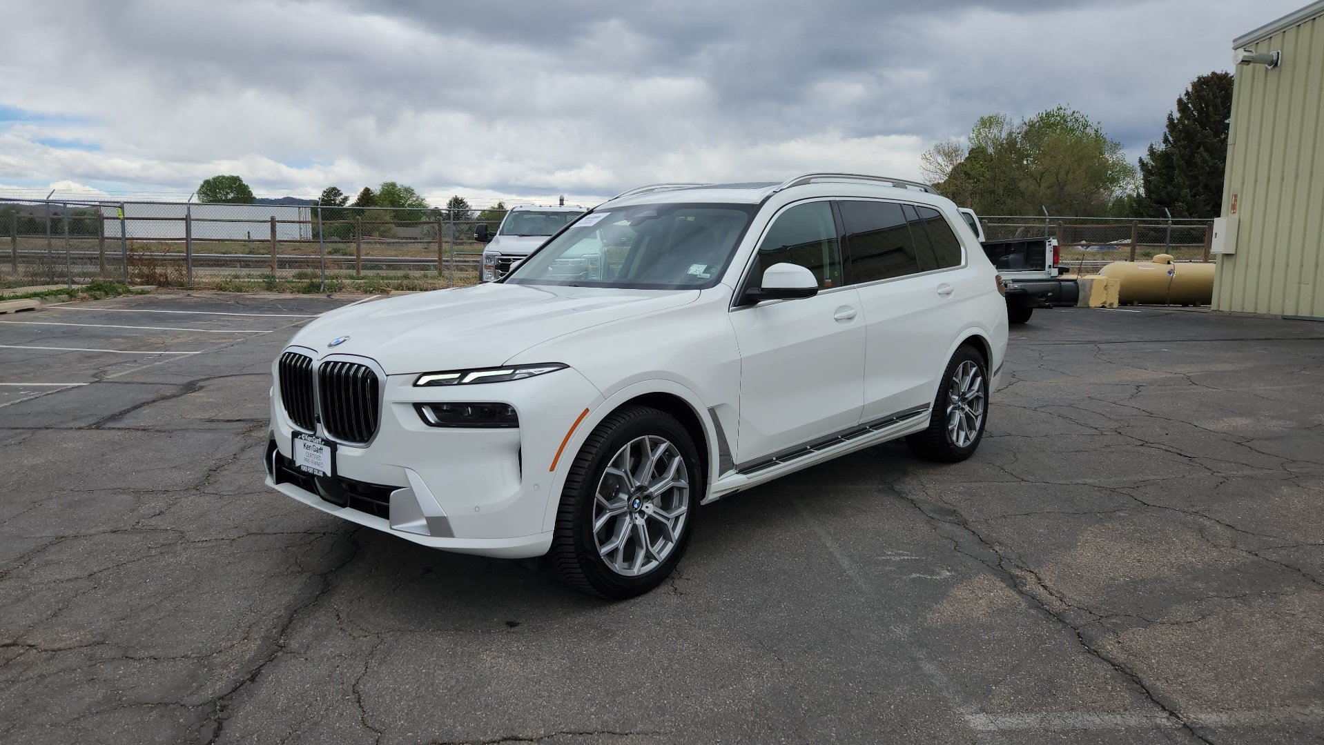 Used 2025 BMW X7 xDrive40i AWD/4WD image 3