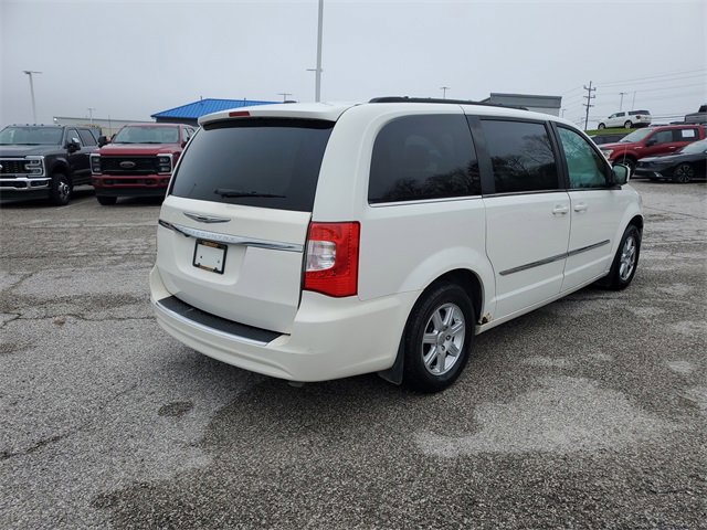 Used 2011 Chrysler Town & Country Touring image 4